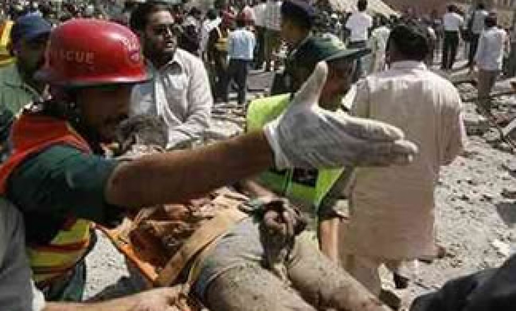 Suicide bomb in Pakistan injures 20 journalists, damages offices of papers, TV stations