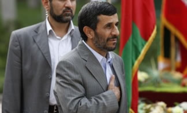 Iran shuts down office of journalists association as Ahmadinejad starts his second term