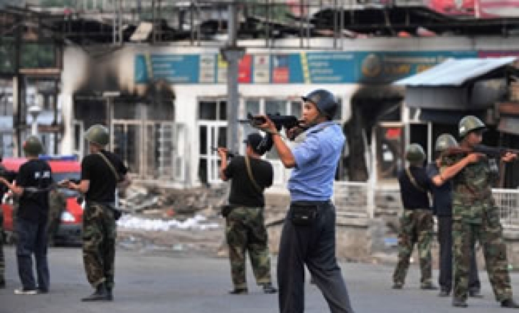 Kyrgyzstan detains journalists as violence continues