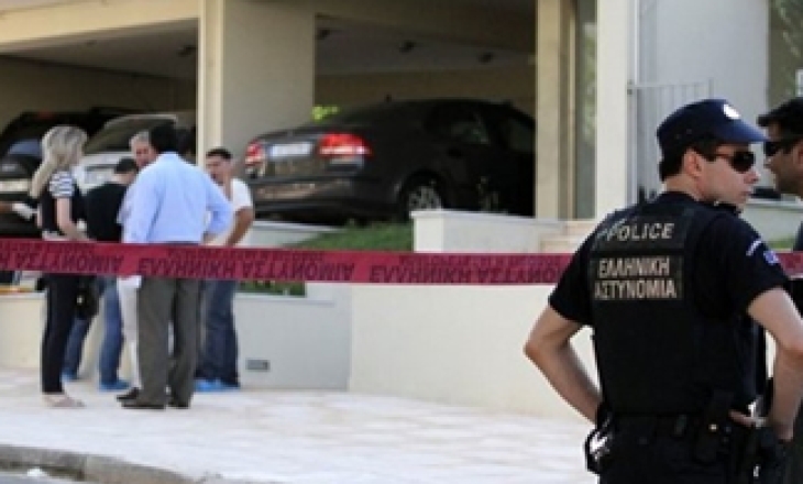 Greek journalist killed by gunmen posing as police officers