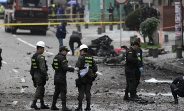 Car bomb explodes outside radio station in Bogotá