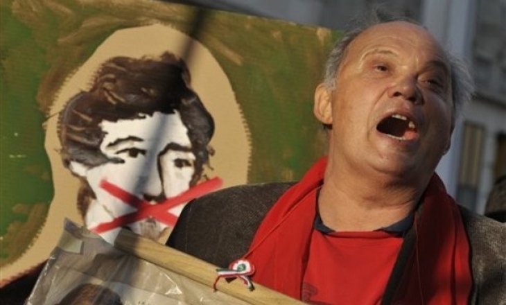 Thousands march in Hungarian free press protest