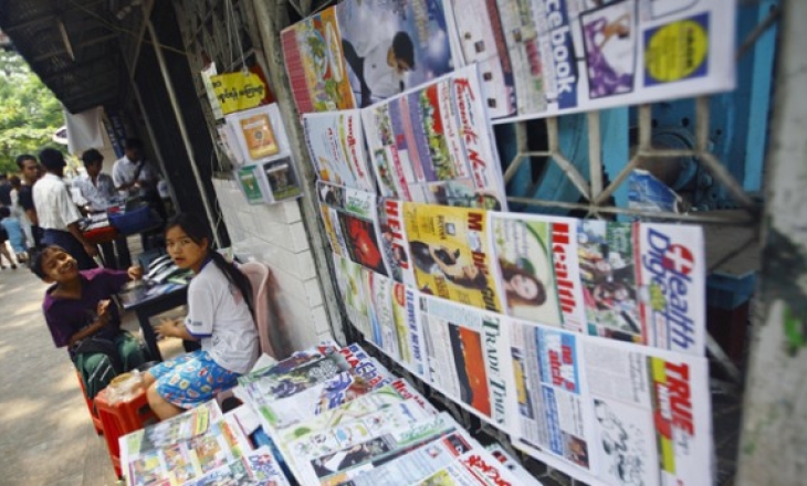 Burma holds 4 journalists for chemical weapons report