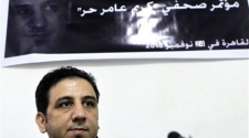 Arrests continue as foreign journalists start leaving Egypt