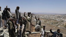 Yemen: Houthi rebels pursue offensive against news media