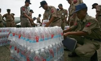 Cyclone-hit Burma bars foreign journalists from entering country, expels BBC reporter